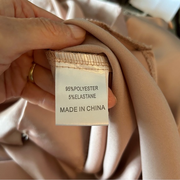 NWT SEEK BY LF
V-NECK POPOVER BLOUSE - Picture 7 of 7